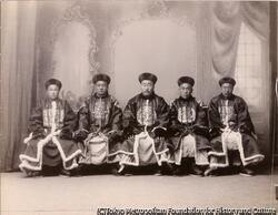 作品画像:(五人の中国人集合写真)