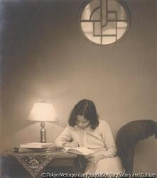 作品画像：(本を読む女性像)