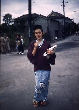 作品画像:和服姿の女性 2