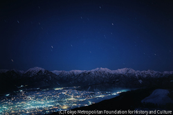 作品画像:信濃大町夜景に浮かぶ後立山連峰(鷹狩山より)