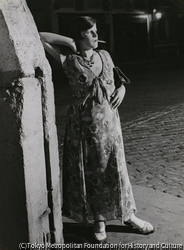 作品画像:イタリア広場の夜の女