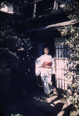 作品画像:和服姿の女性たち