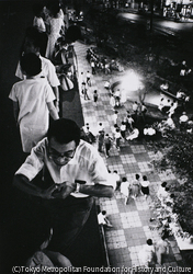 作品画像：夜の広場 東京 数寄屋橋公園