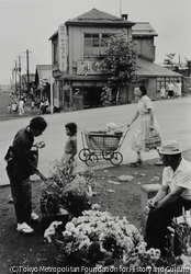 作品画像:伊藤整『若い詩人の肖像』小樽市内(正面の二階家は小林多喜二が下宿していた家)