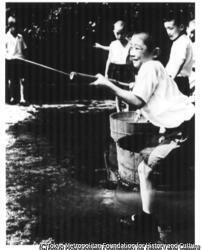 作品画像:工作で作った水鉄砲、京橋小学校