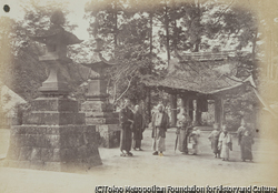 作品画像:(石灯籠のある寺)