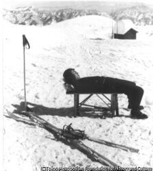 作品画像:雪山の昼寝