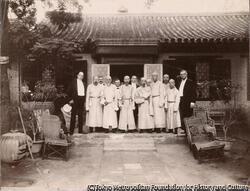 作品画像:(西欧人と中国人の集合写真)