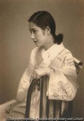 作品画像:(和服の女性座像)