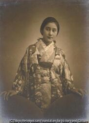 作品画像：(和服の女性像)