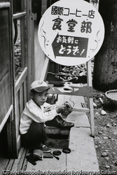 靴磨きの少年 国際通り