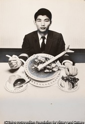 作品画像:(飛行機を食べる男)