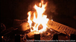 作品画像:exonemo.com/fireplace