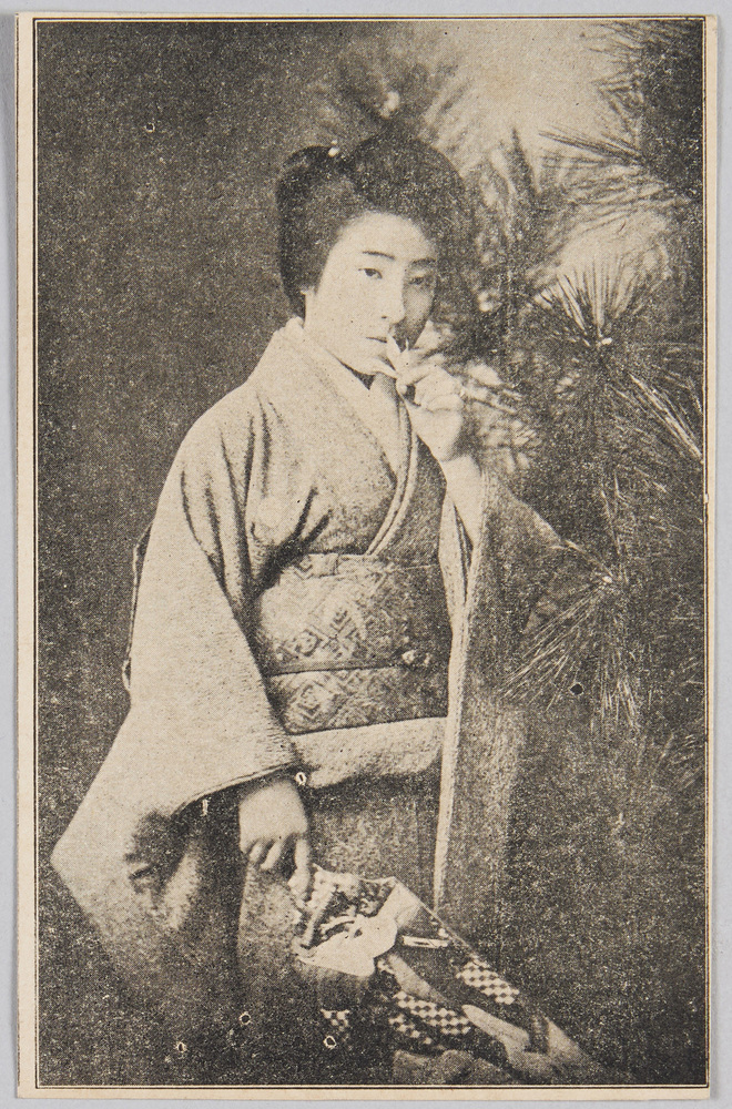 作品画像:羽子板を持つ和装の女性