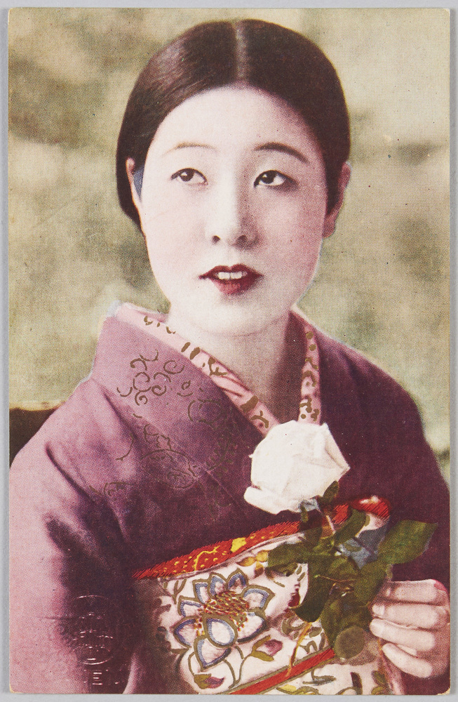 作品画像：［白いバラを持つ和装女性］