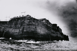 作品画像:緑なき島-軍艦島:岩壁(ペトン)