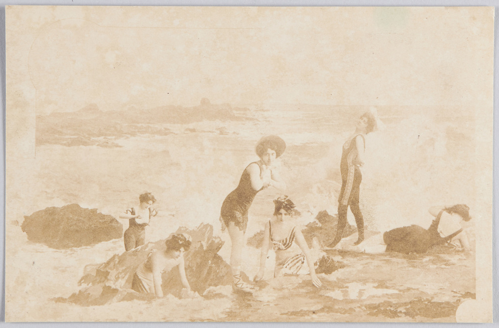 作品画像:浜辺の外国人女性たち