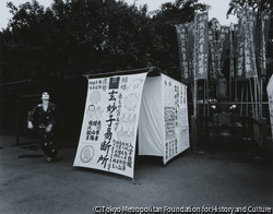 作品画像:浅草寺境内