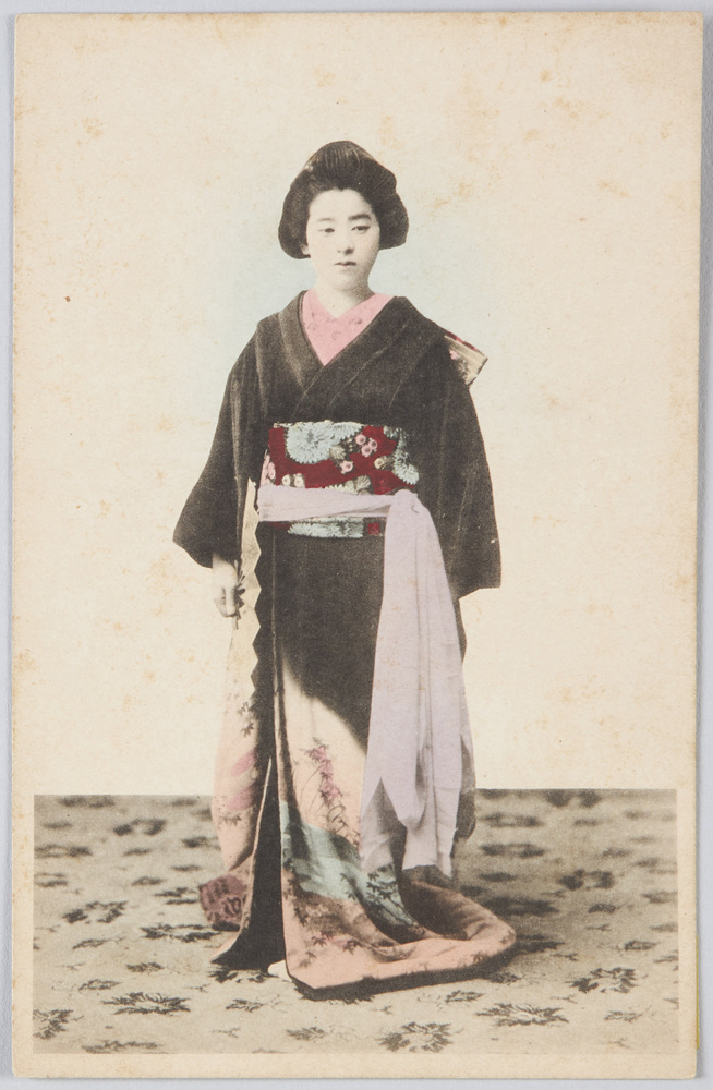 作品画像：和装女性立像