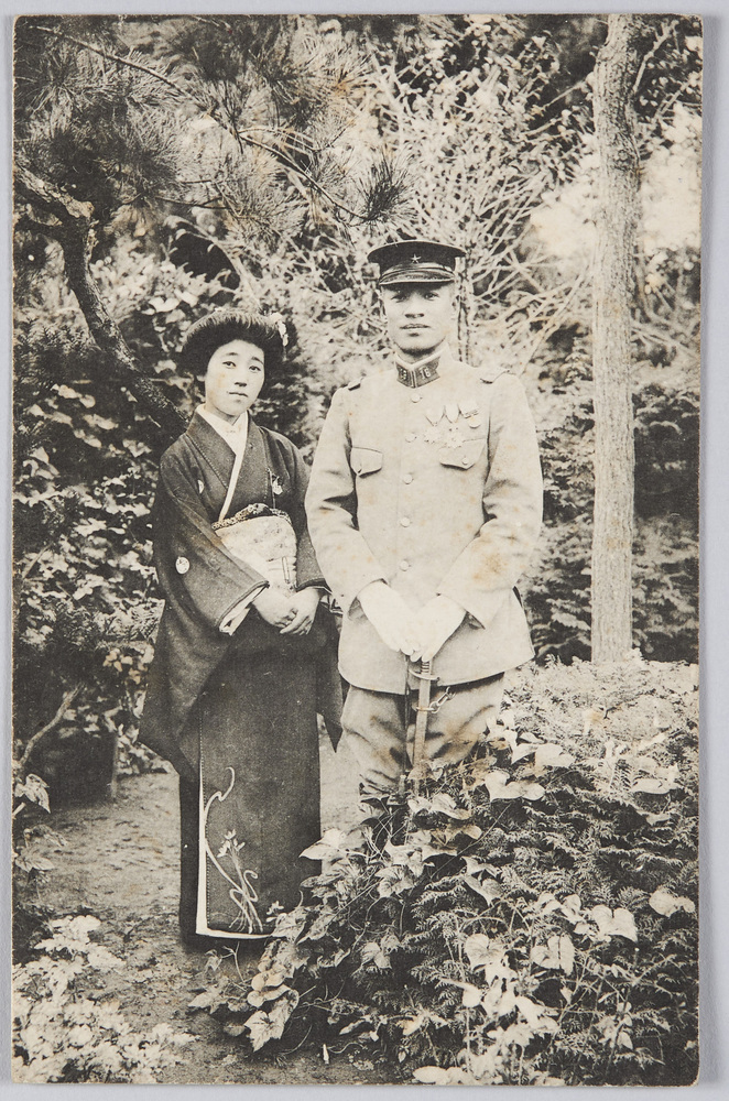 作品画像:軍人夫妻