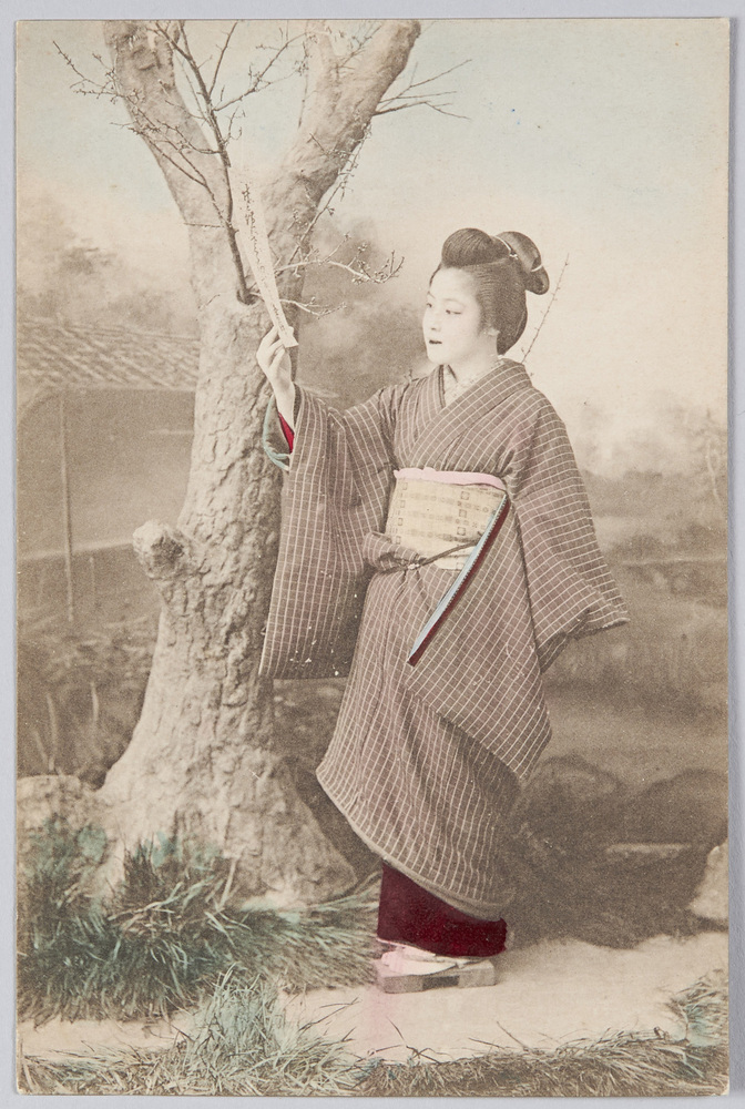 作品画像:短冊を見る女性