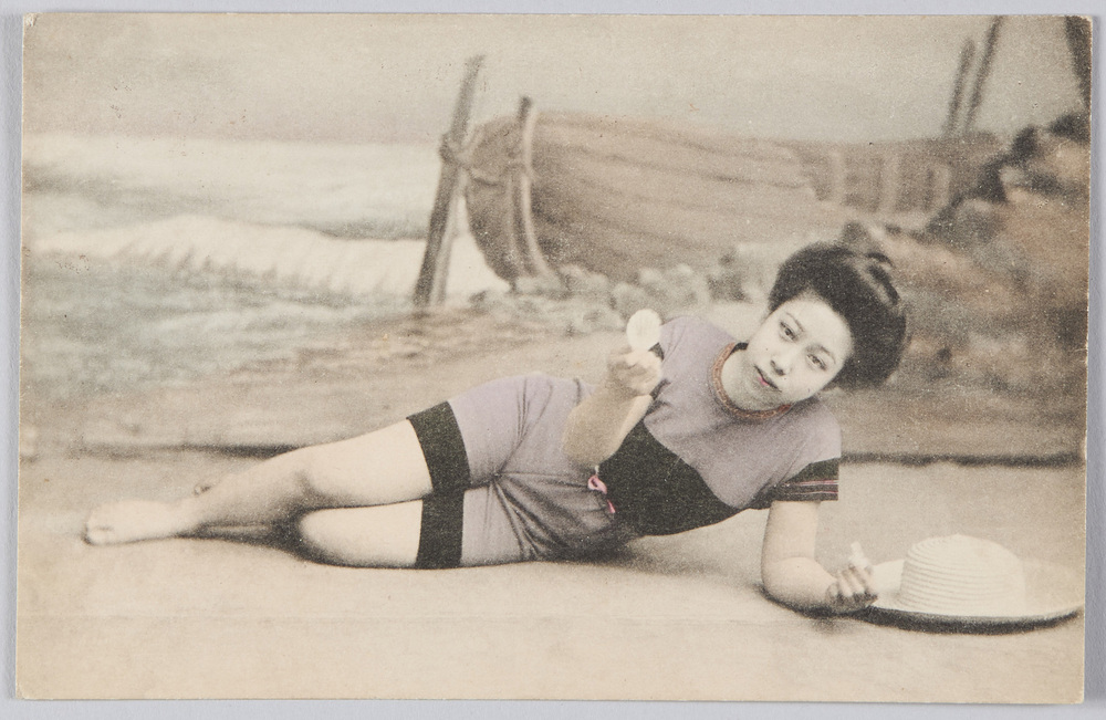 作品画像:水着姿の女性