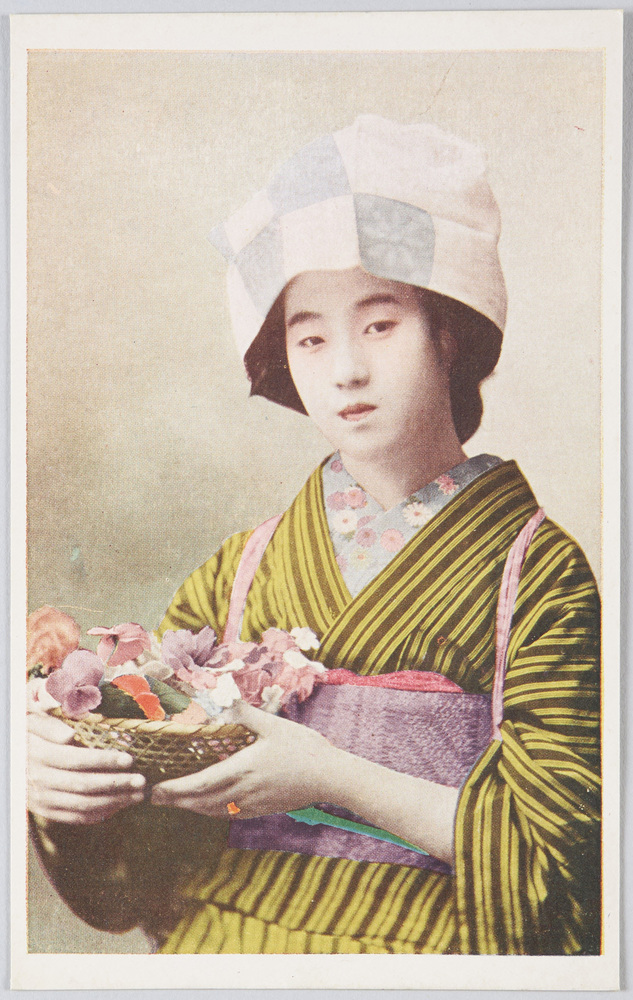 作品画像:花籠を持つ女性