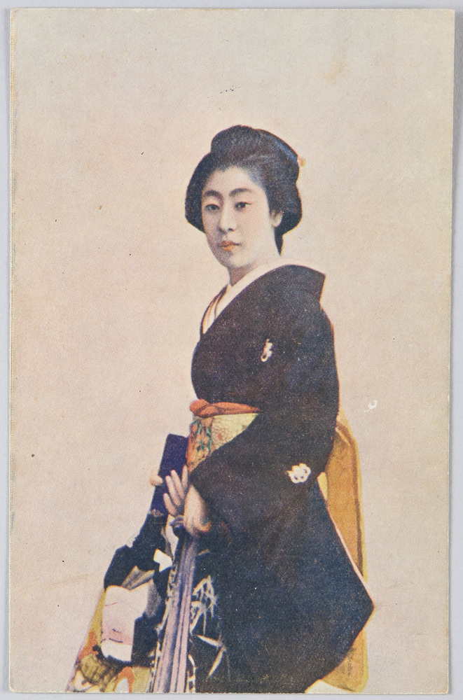 作品画像:羽子板を持つ女性