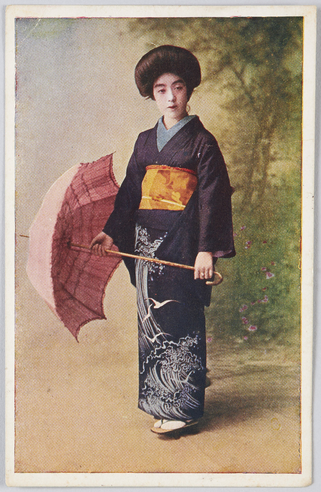 作品画像:洋傘を持つ和装女性