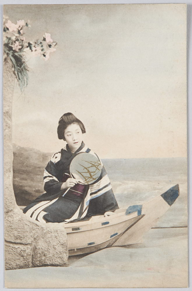 作品画像:船に乗る夕涼みの女性