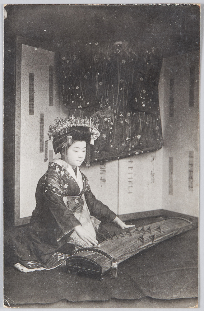 作品画像:琴を弾く京都島原の太夫