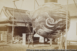 作品画像:巨大な提灯