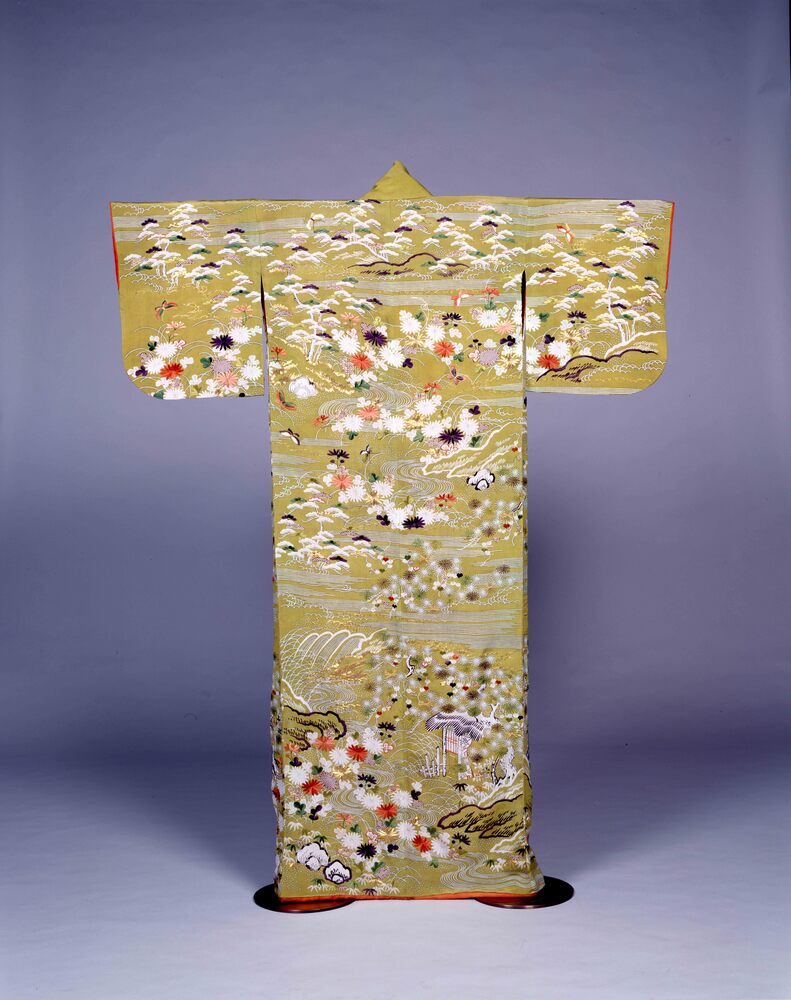 作品画像:鶸色絹縮地松流水菊模様単衣
