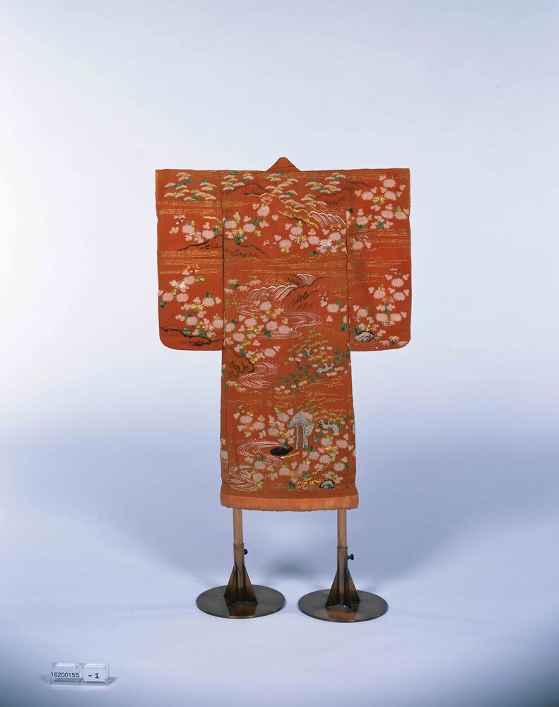 作品画像:紅縮緬地御所解模様一つ身