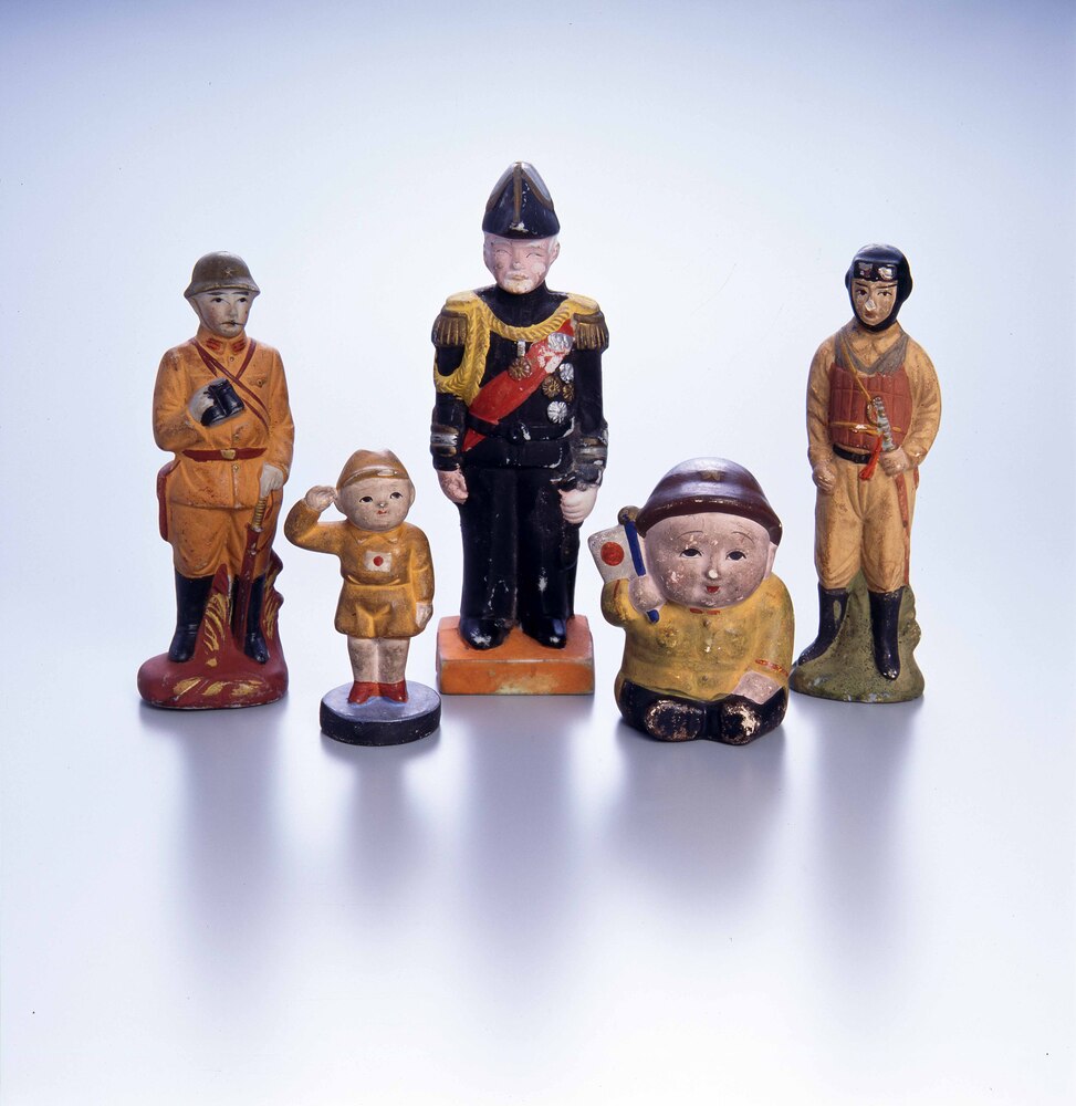 作品画像:磁器製将校人形