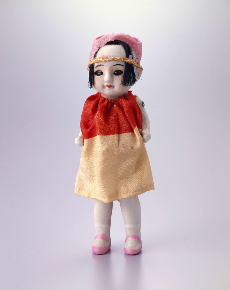 作品画像:磁器製人形 女児