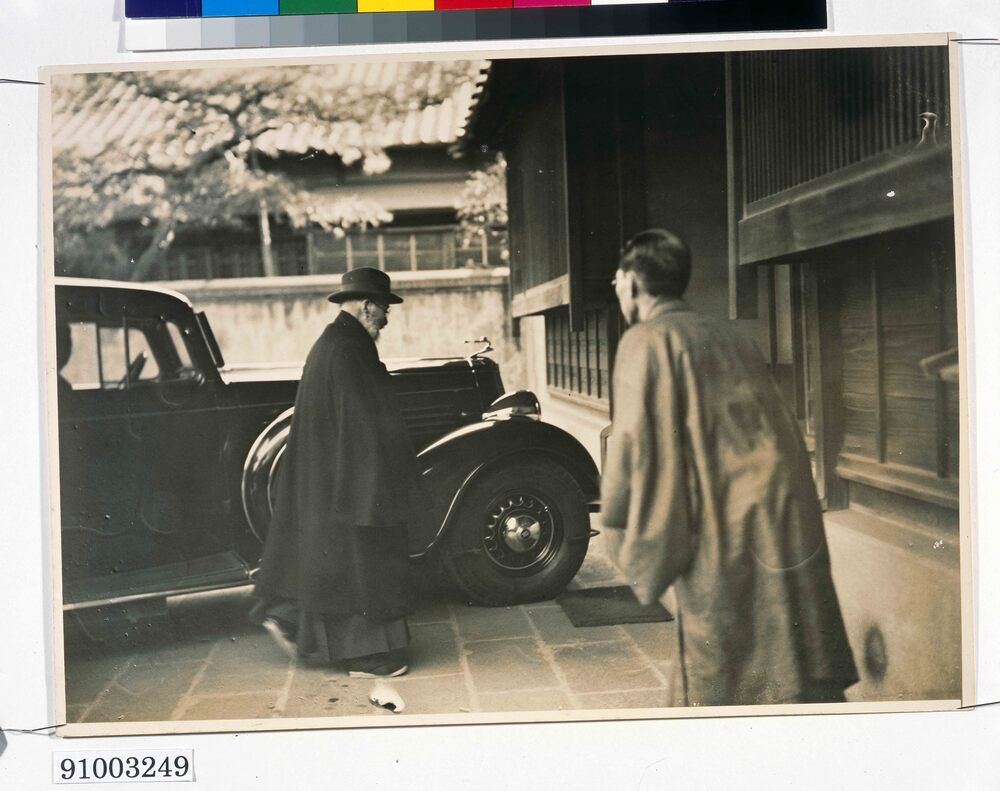 作品画像:写真 高橋是清 私邸玄関にて