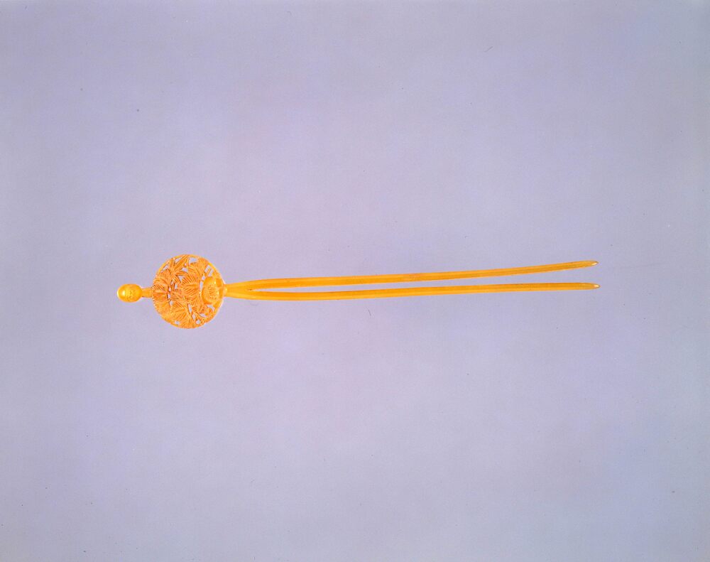 作品画像：簪(鼈甲松竹梅透し彫り)