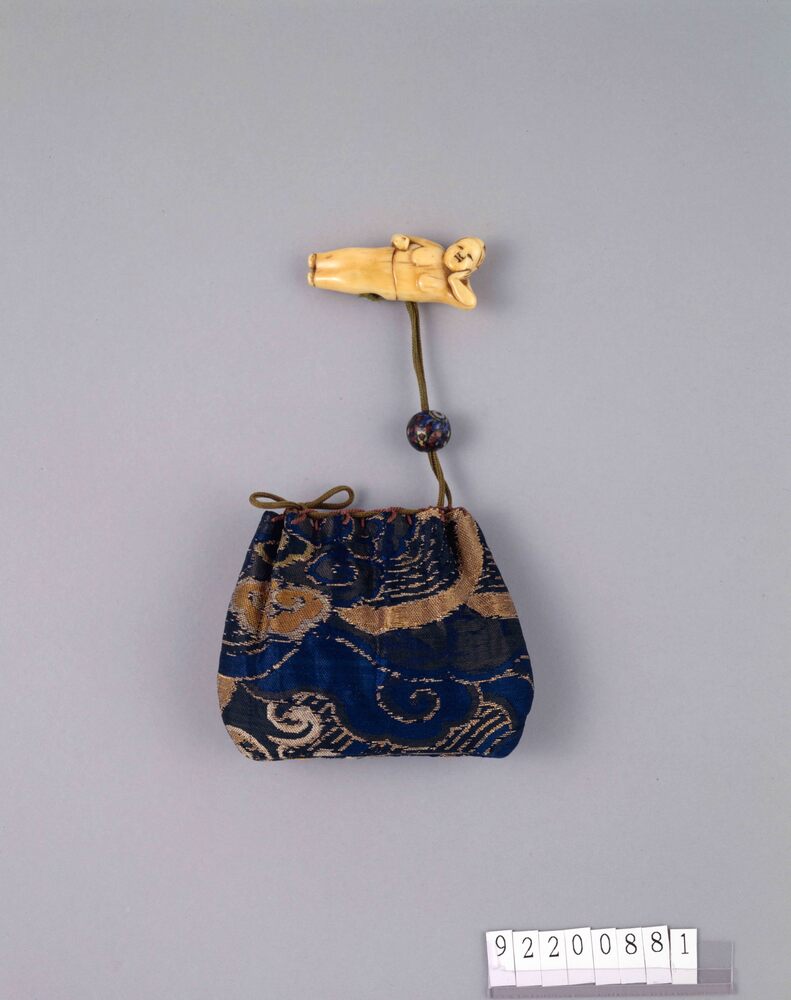 作品画像:金襴雲文巾着