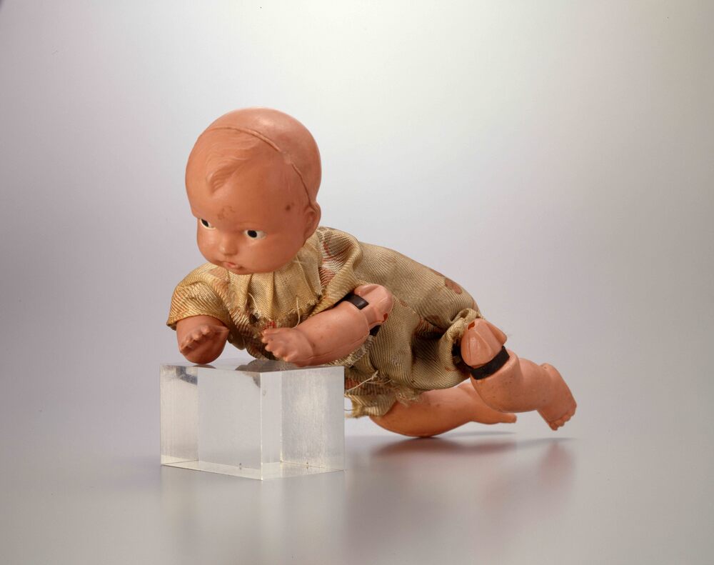 作品画像:セルロイド人形 幼児