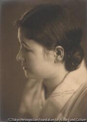 作品画像：(女性の横顔)