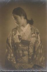 作品画像:(和服の女性像)
