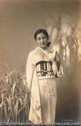 作品画像:(和服の女性像)
