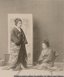 作品画像:昔の上流階級の娘の衣装
