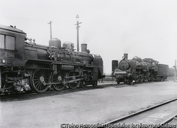 作品画像:形式C54、No. C54 8と形式C57、No. C57 101、宮原機関区