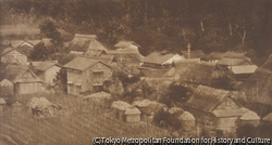 作品画像:山陰のある村