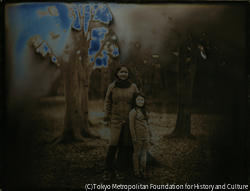 作品画像:2012年2月16日、東京都夢の島公園、粟津恵、チカ