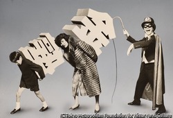 作品画像:(金と塾を背負う人々とムチ打つ人)