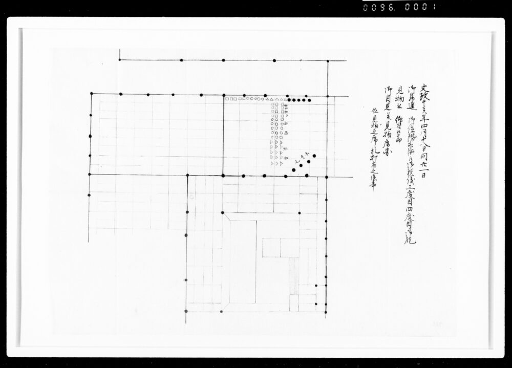 作品画像:文政十亥年四月十八日同廿一日御昇進御位階相済候御祝儀三度目四度目御能見物被仰付候節御目見并見物席図但見物之席ニ札打有之候事