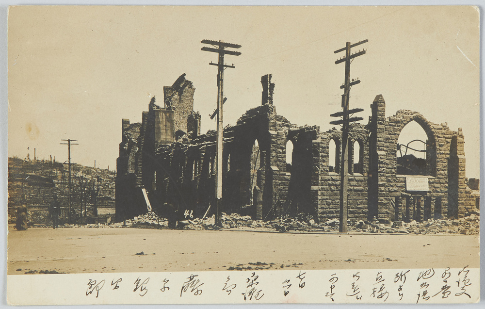 作品画像:崩れた煉瓦造りの建物